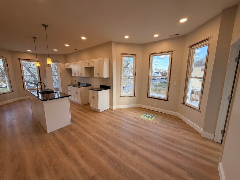 Kitchen & Dining Area - 3 E Overlea Ave