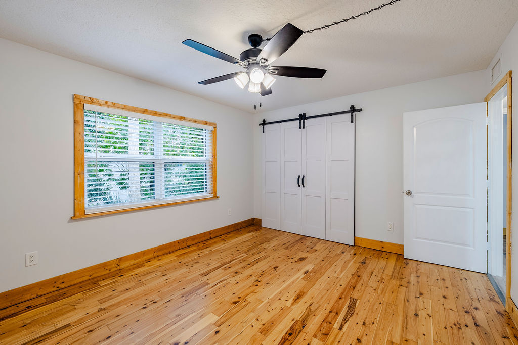 Building Photo - 715 20th St