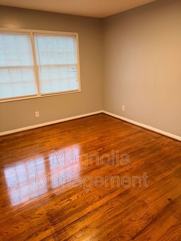 Building Photo - 1932 Oxford Rd