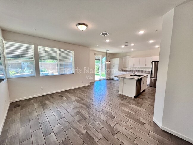 Building Photo - 2038 N Perry Ln