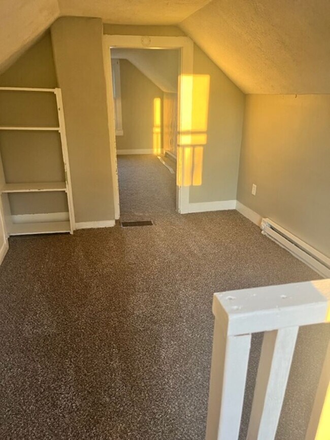 Building Photo - Large south side single Family Home Central Heat/Coolings, Hardwood