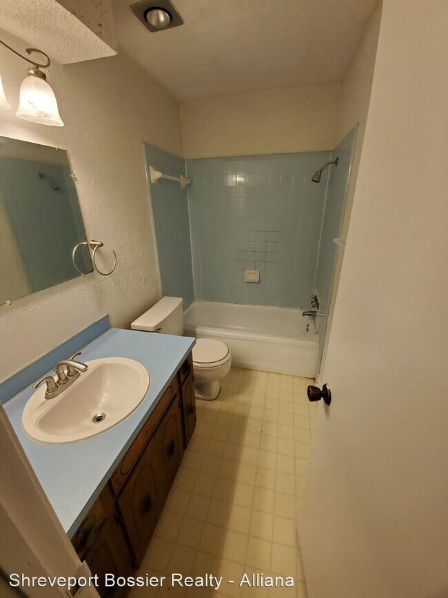 Building Photo - 3 br, 2 bath House - 853 Elmdale Street