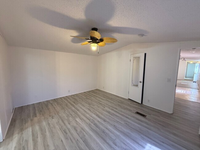 Building Photo - 329 Laureno Pl