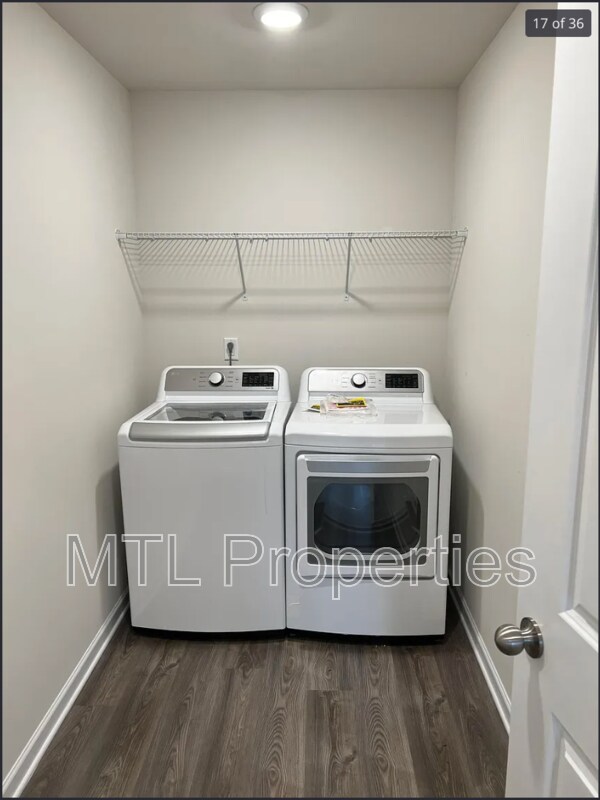 Building Photo - 2011 Weddington Pointe Dr