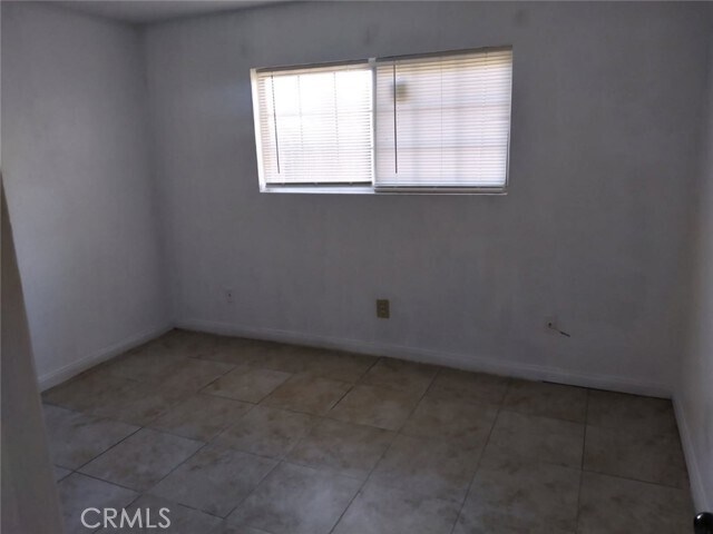 Building Photo - 523 31st St