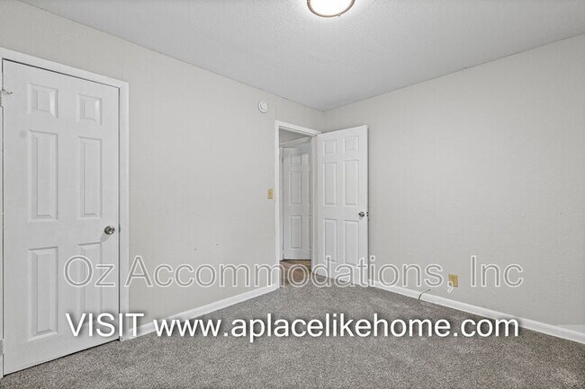 Building Photo - 9811 Marsh Ave