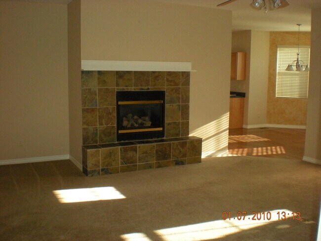 Building Photo - Beautiful 3 Bedroom 2 Bathroom House  **NE...