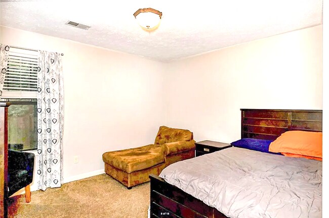 Building Photo - 449 N Donahue Dr