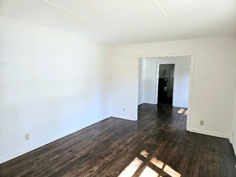 Building Photo - 2020 Regent St