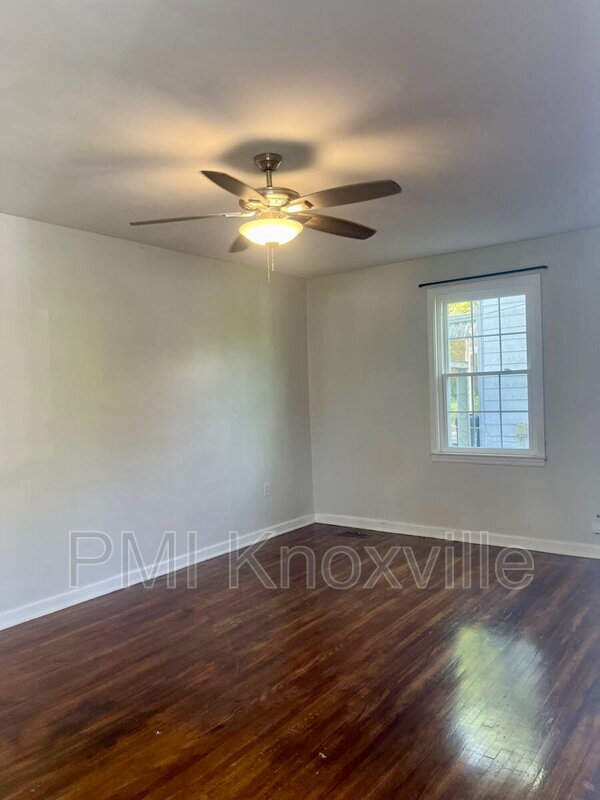Building Photo - 926 Ledgerwood Ave