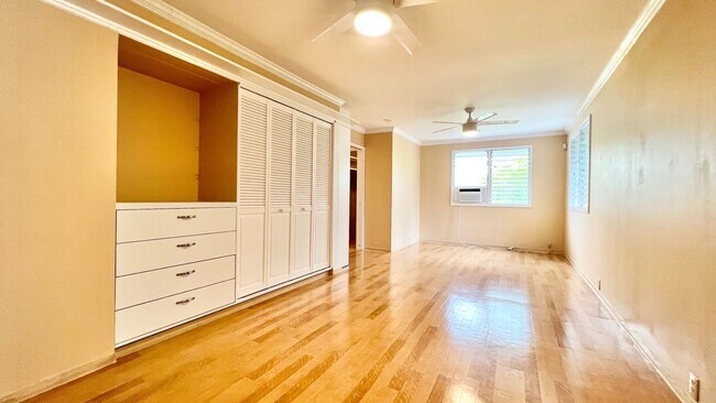 Building Photo - RARELY AVAILABLE 3 BEDROOM NEAR BEACH