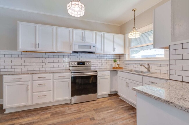 Building Photo - Three-Bed Home w/ Fenced in BackYard in the Heart of Durham