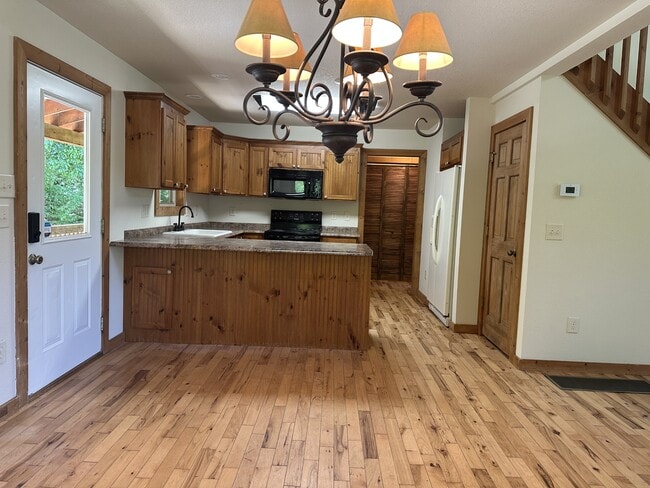 Building Photo - 2546 Brookhaven Ln