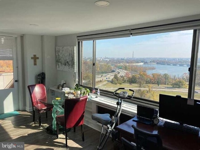 Building Photo - 1011 Arlington Blvd