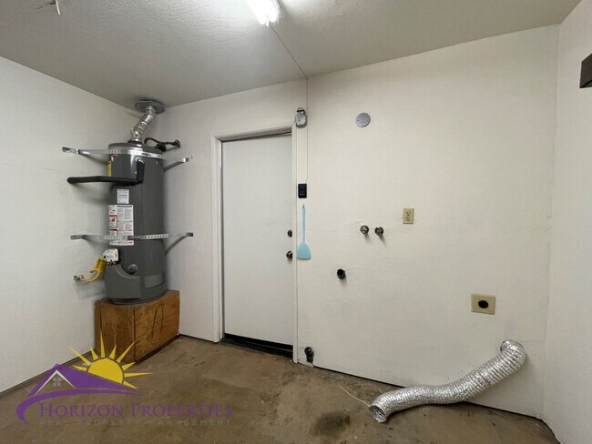 Building Photo - 5230-5232 Arbardee Dr