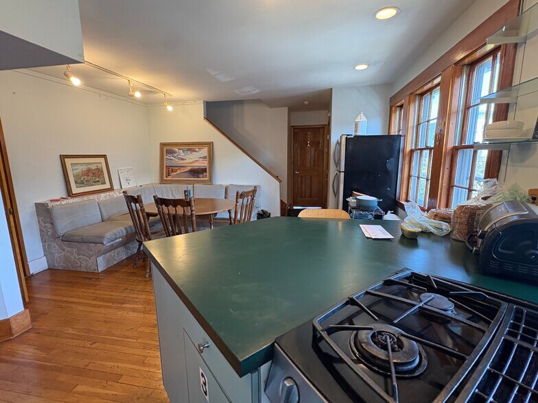 Building Photo - 1446 Cambridge St