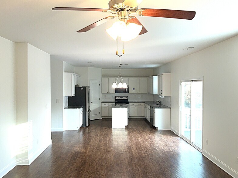 Building Photo - 1027 Monitor Ct