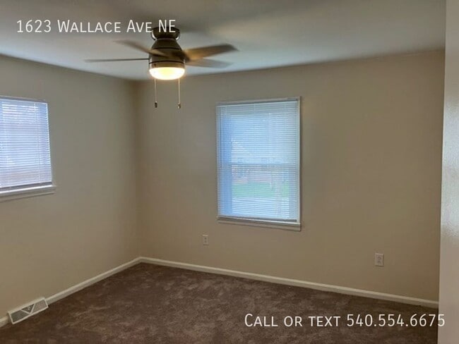Building Photo - 1623 Wallace Ave NE