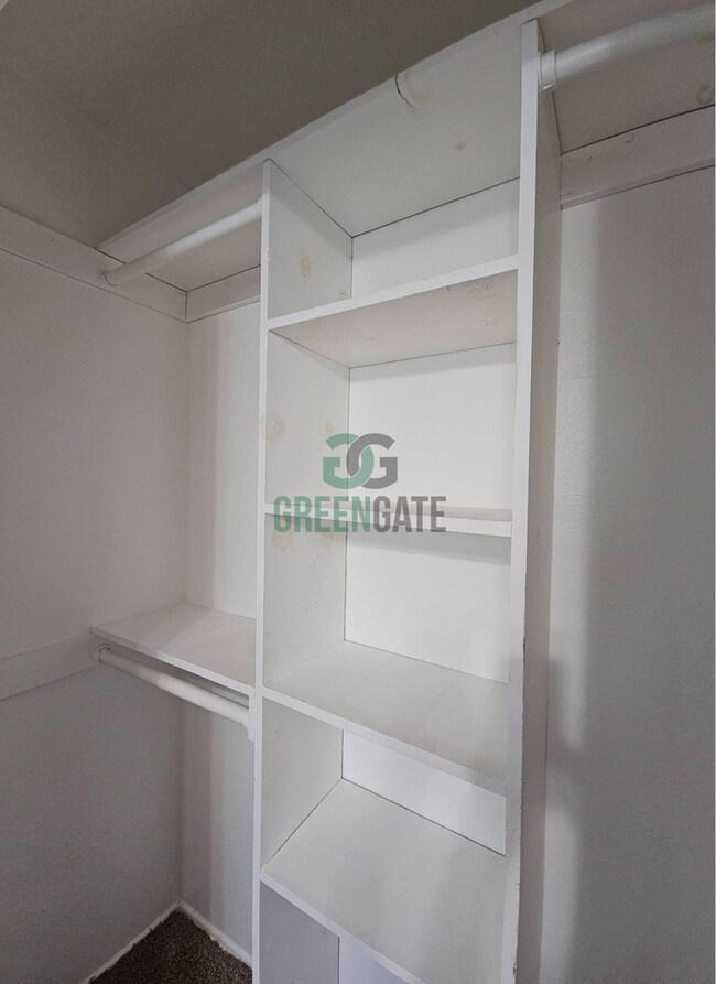 Building Photo - NOW AVAILABLE! 3 Bedroom, 1 Bathroom Home ...