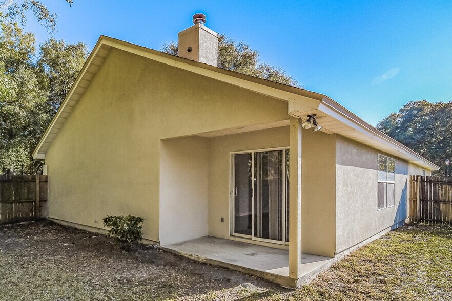 Building Photo - 1946 Running River Rd