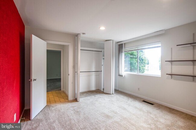 Building Photo - 3406 Woodvalley Dr