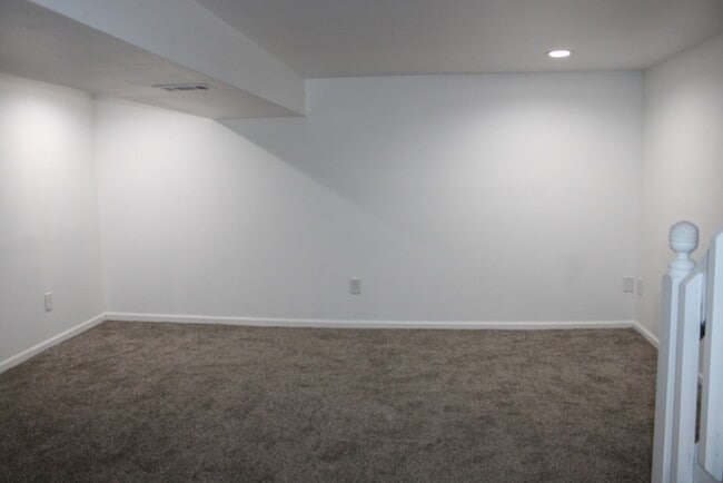 Building Photo - Newly rehabbed 3 bed - 2 full bath in Glad...