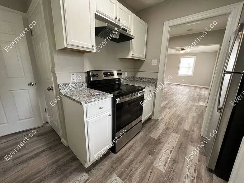 Building Photo - 1418 Division St