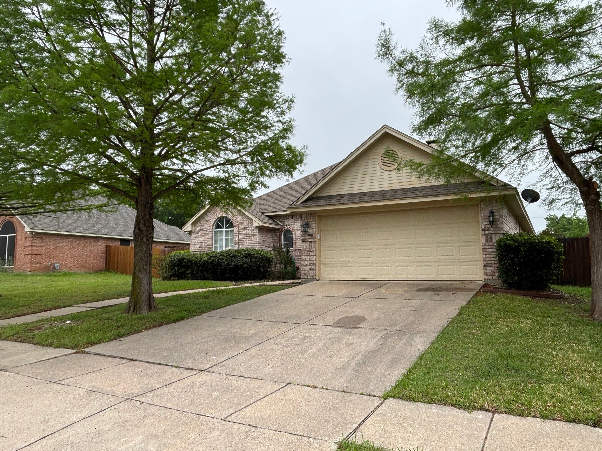 Building Photo - 1806 Sand Stone Dr