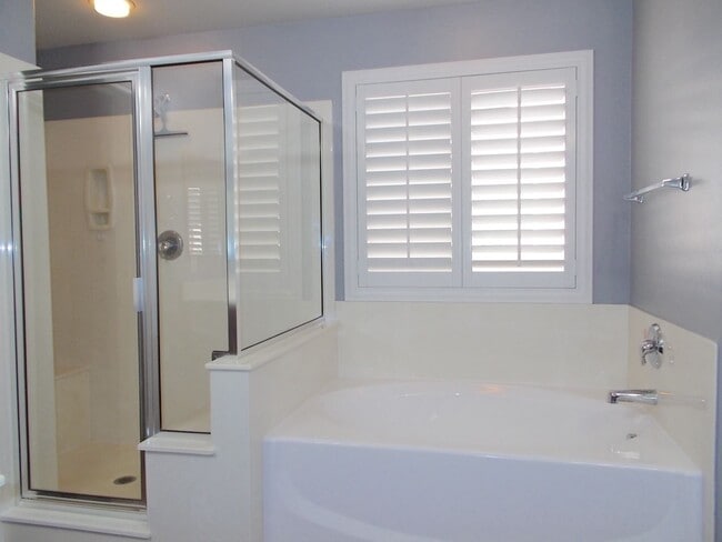 Building Photo - Spacious 3-Bedroom Cul-de-Sac Home in Prime Location