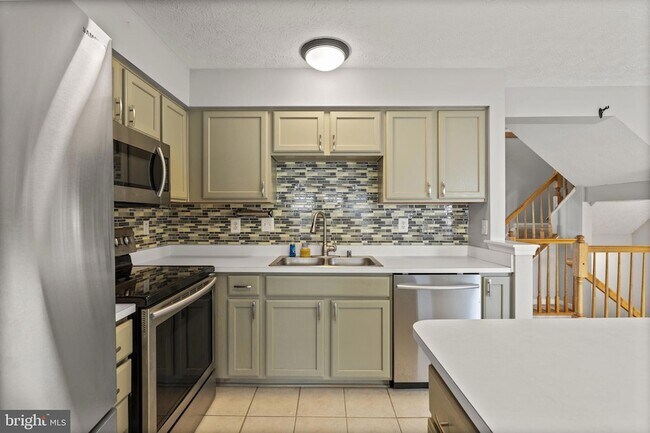 Building Photo - 5030 Finsbury Rd