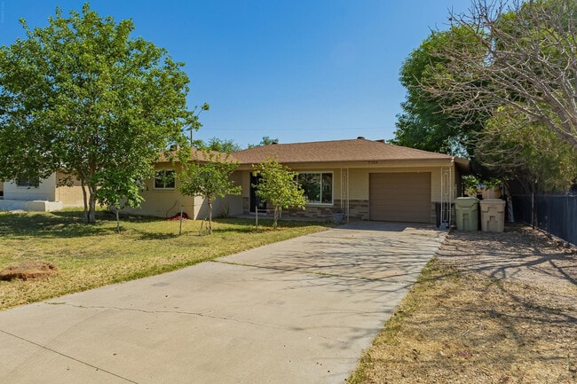 Building Photo - 7733 N 60th Ave