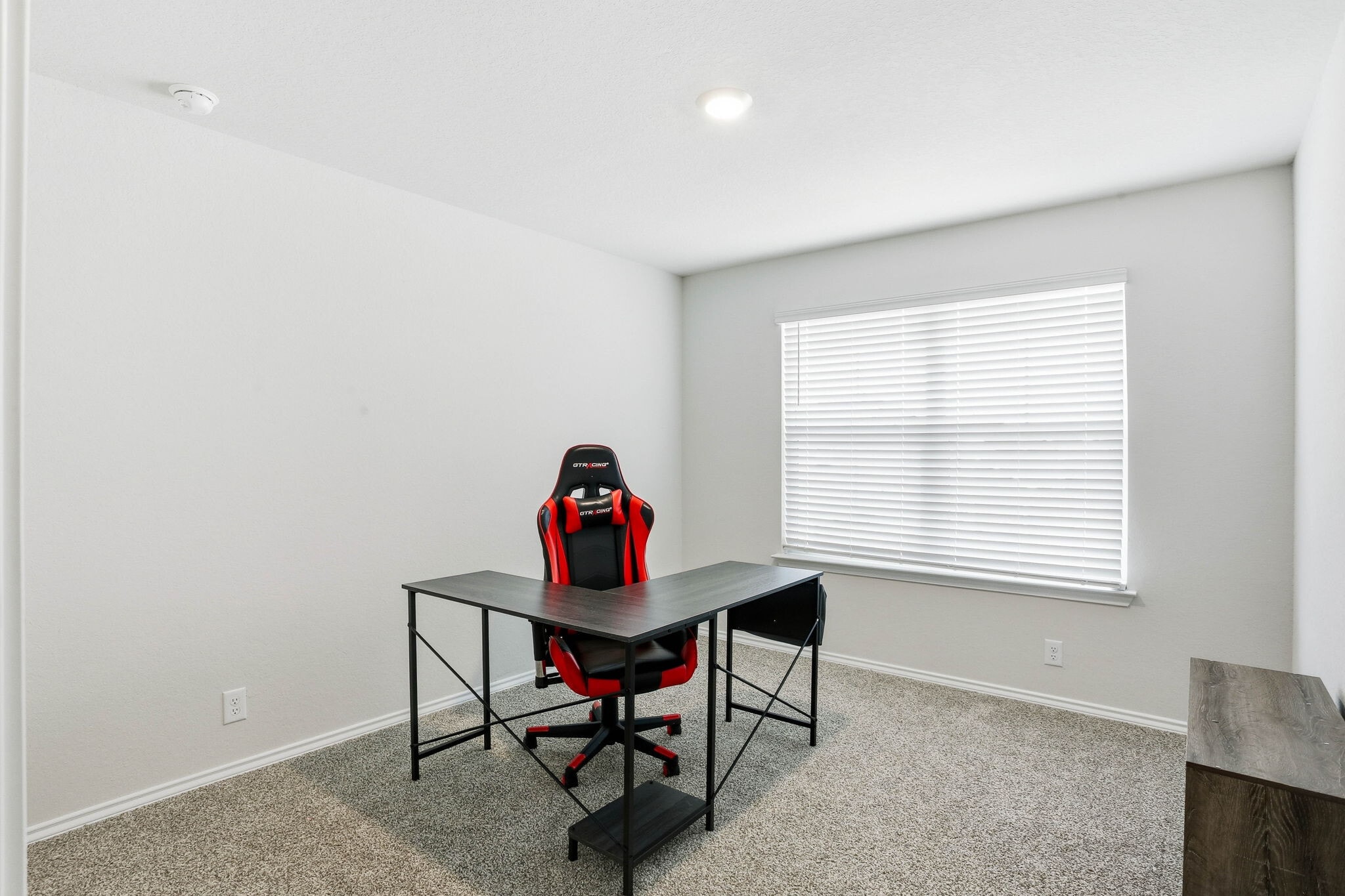 Building Photo - Room in House on Navidad Pike