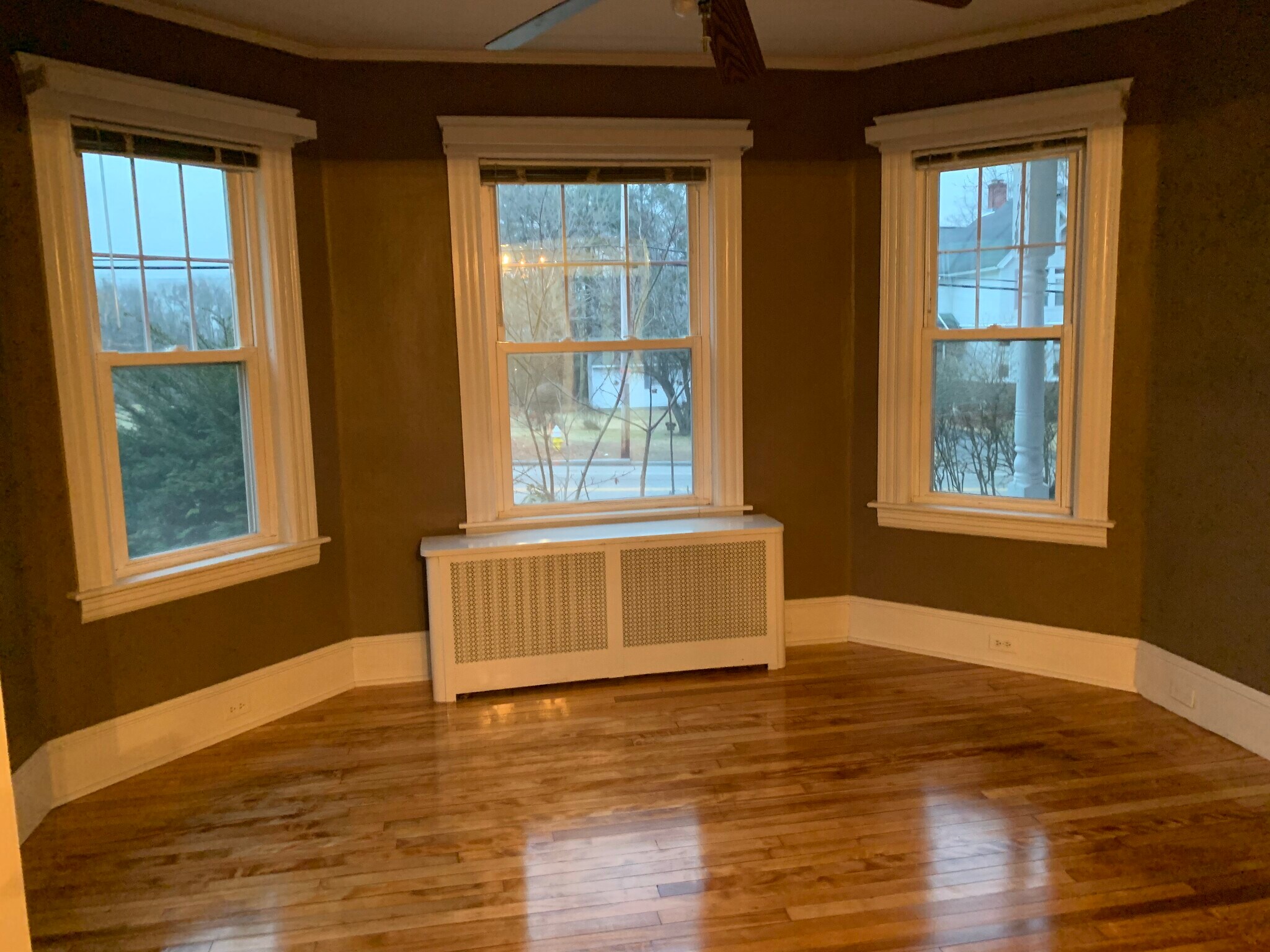 Building Photo - 468 Massasoit Rd