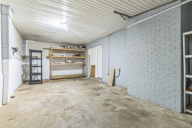 Building Photo - Pet Friendly Mid-Century Modern 4/Bedroom,...