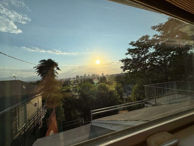 Building Photo - The View