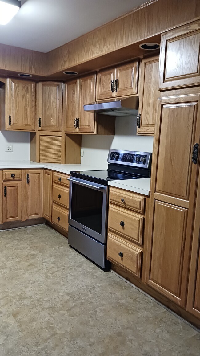 Building Photo - 109 Racehorse Dr