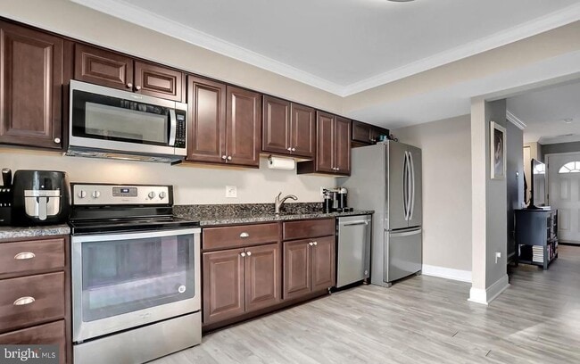 Building Photo - 577 Lancaster Pl