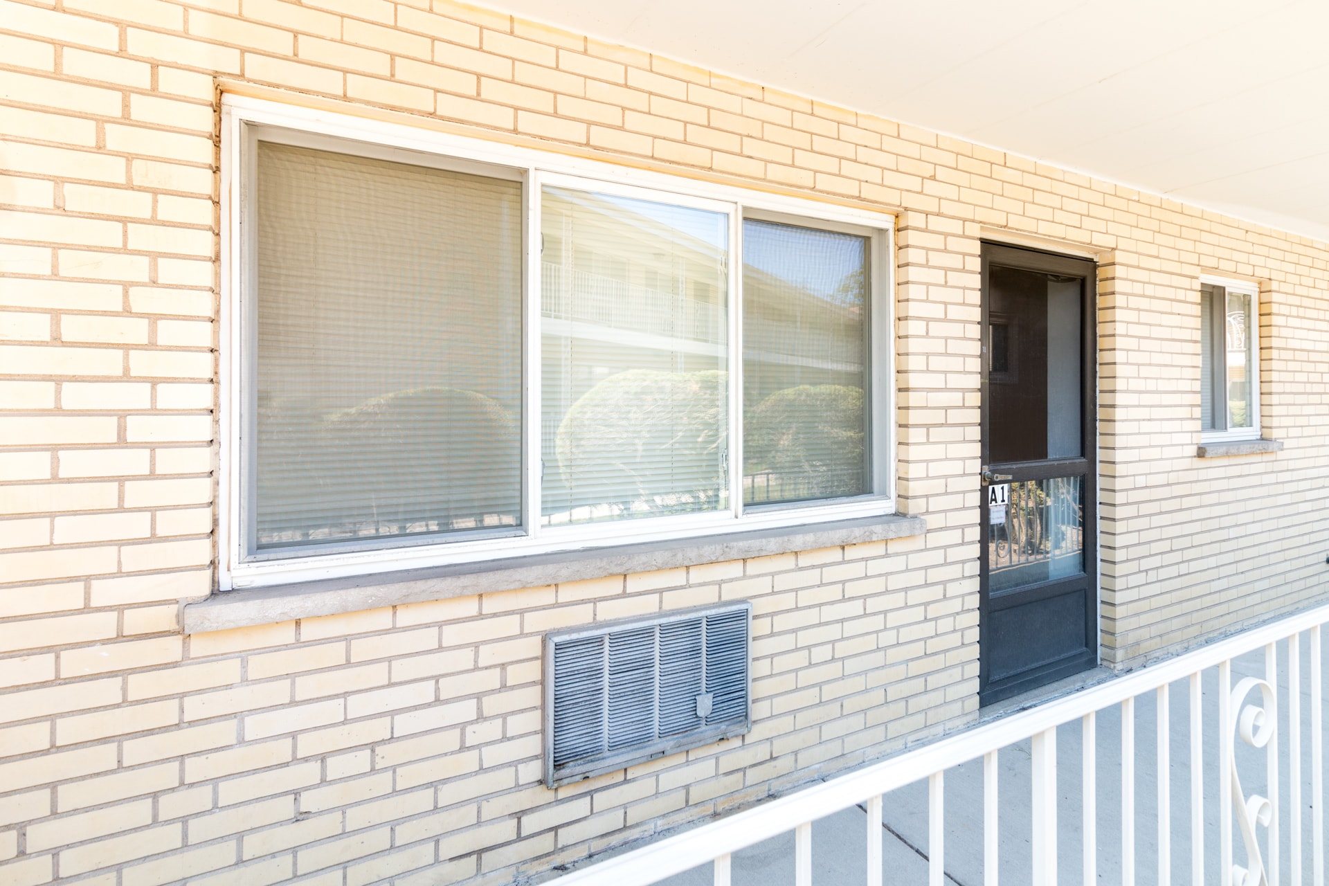 Building Photo - 1041 N Northwest Hwy