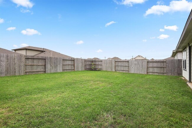 Building Photo - 2709 Golden Palms Ln