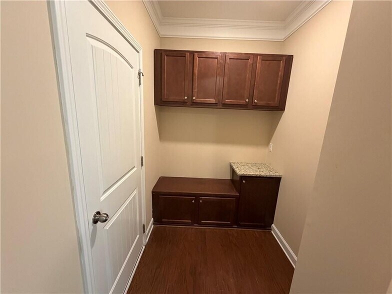 Building Photo - 4525 Highfield Dr