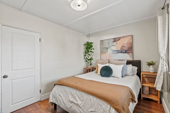 Building Photo - 37 Portola Ave