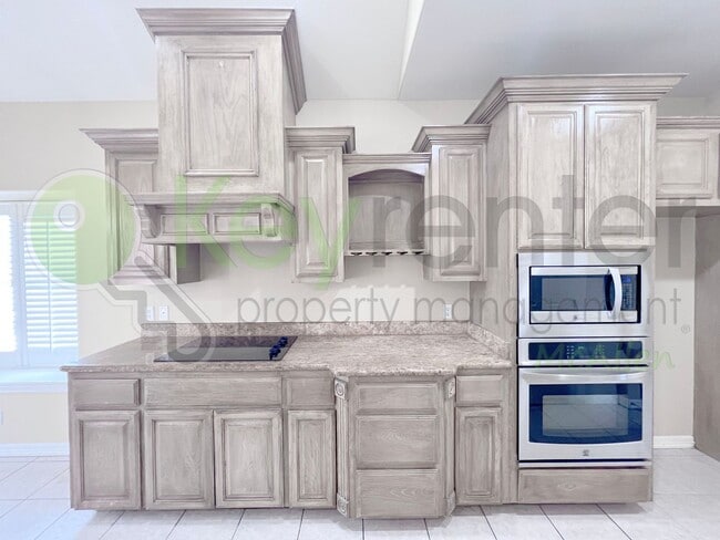 Building Photo - Gorgeous 4b/4.5bath house in McAllen