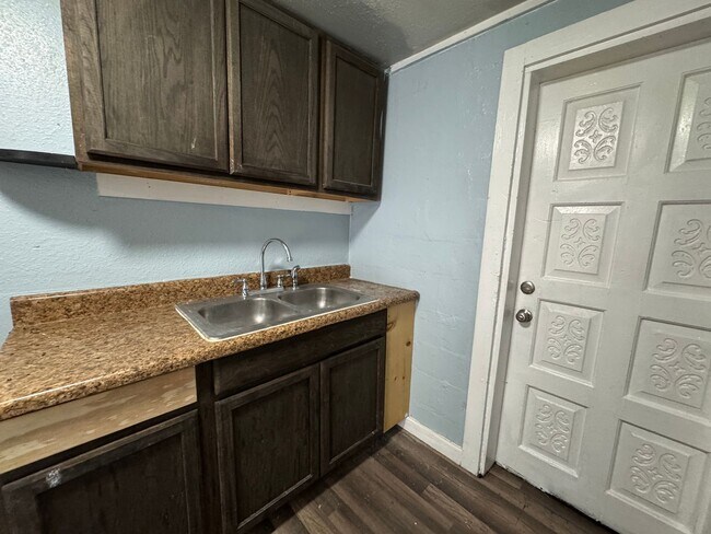 Building Photo - 2 Bedroom / 1 Bath Home – Lake City, FL