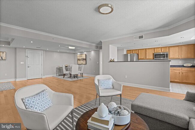 Building Photo - 1220 N Fillmore St