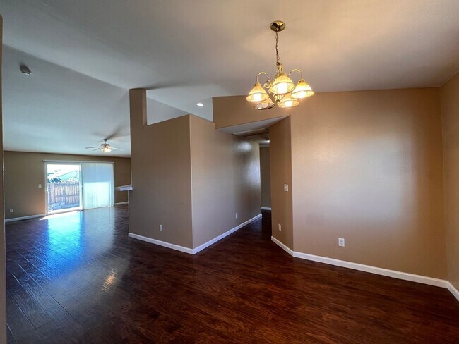Building Photo - 221 Endeavor Ln