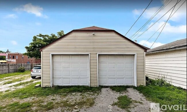 Building Photo - 115 W Barker Ave