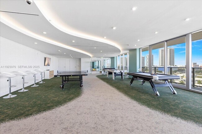 Building Photo - 488 NE 18th St