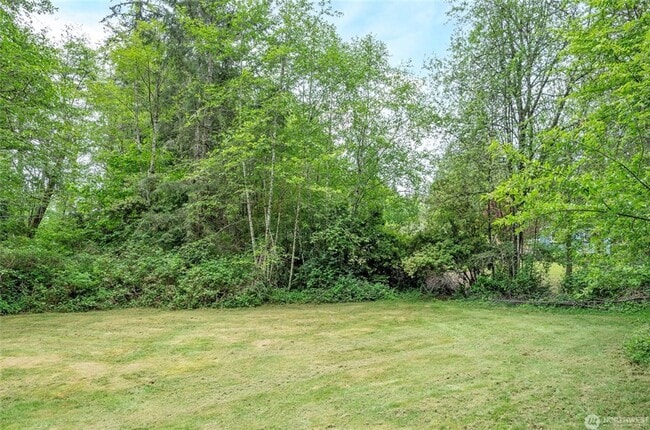 Building Photo - Spacious Rambler Retreat Nestled on an Acr...