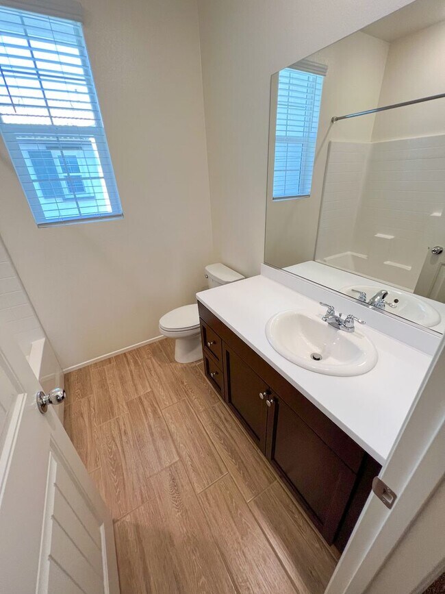 Building Photo - 2 bedroom Condo with a LOFT located in Menifee!