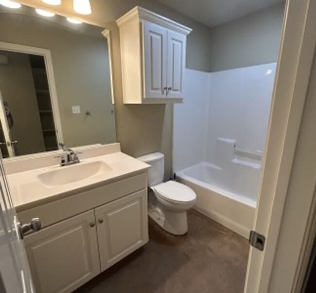 Building Photo - 2-bed/2-bath in a great location!